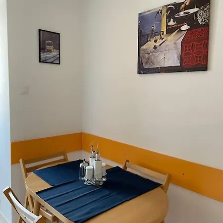 Апартамент Feel In A Cozy 2-bedroom Apart *