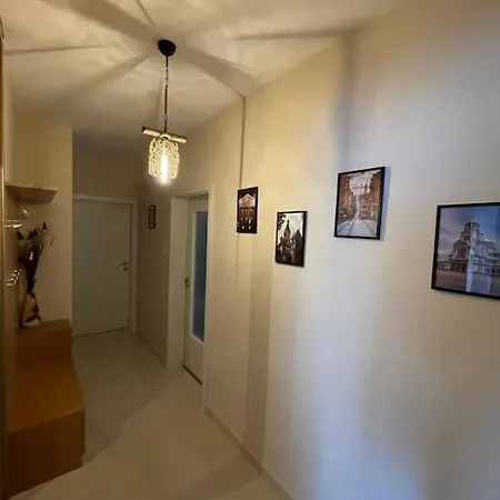 Апартамент Feel In A Cozy 2-bedroom Apart София