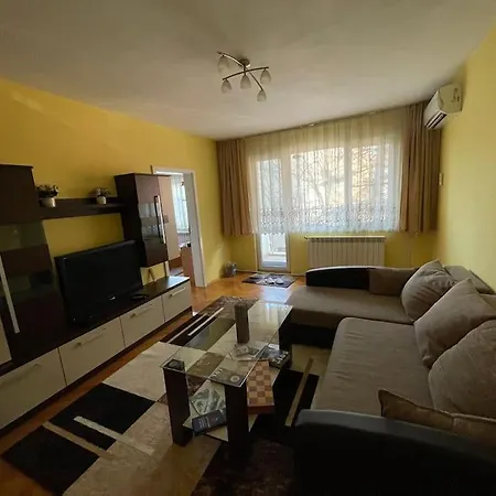 Feel In A Cozy 2-bedroom Apart София