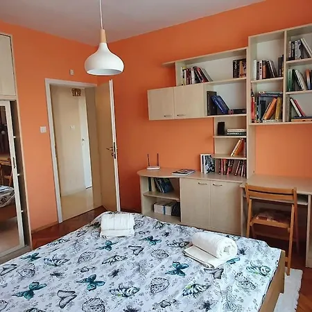 Feel In A Cozy 2-bedroom Apart Apartment