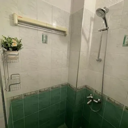 Апартамент Feel In A Cozy 2-bedroom Apart *