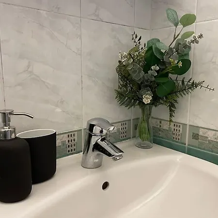Feel In A Cozy 2-bedroom Apart Apartment *